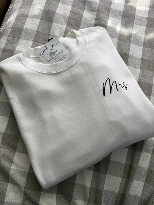 BIG BACK CREWNECK - MRS. LAST NAME